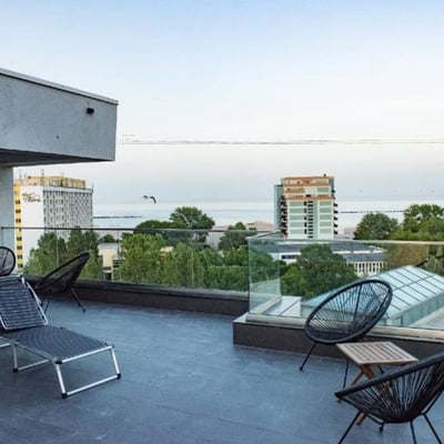 Аренда шикарных 2-комнатных апартаментов с террасой, 75 м², Констанца, Румыния